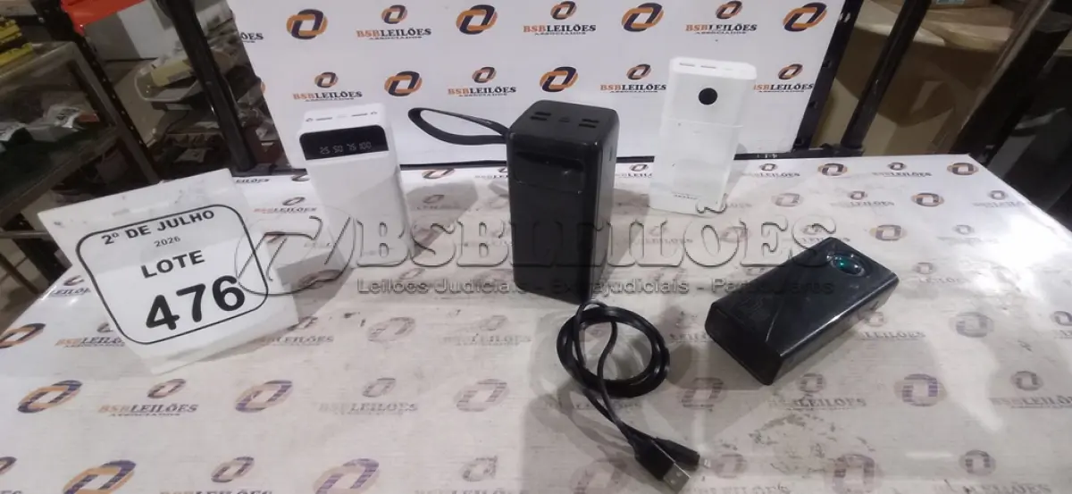 LOTE 476 - 04 POWER BANK DE MARCAS DIVERSAS. (NO ESTADO) ATENÇÃO! FAZER A VISITAÇÃO ANTES DE ARREMATAR, NÃO SABEMOS SE FUNCIONA, LEILÃO NÃO TEM GARANTIA E NEM DEVOLUÇÃO, SUJEITO A POSSÍVEIS AVARIAS VISÍVEIS/OCULTAS E/OU AUSÊNCIA DE COMPONENTES.