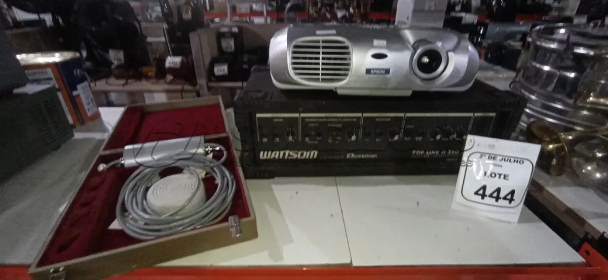 LOTE 444 - 01 CABEÇOTE AMPLIFICADOR MODELO H30 MARCA CICLOTRON, 01 APARELHO ODONTOLÓGICO E 01 PROJETOR. (NO ESTADO) ATENÇÃO! FAZER A VISITAÇÃO ANTES DE ARREMATAR, NÃO SABEMOS SE FUNCIONA, LEILÃO NÃO TEM GARANTIA E NEM DEVOLUÇÃO, SUJEITO A POSSÍVEIS AVARIAS VISÍVEIS/OCULTAS E/OU AUSÊNCIA DE COMPONENTES.