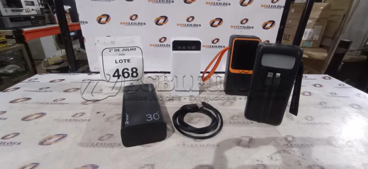 LOTE 468 - 04 POWER BANK DE MARCAS DIVERSAS. (NO ESTADO) ATENÇÃO! FAZER A VISITAÇÃO ANTES DE ARREMATAR, NÃO SABEMOS SE FUNCIONA, LEILÃO NÃO TEM GARANTIA E NEM DEVOLUÇÃO, SUJEITO A POSSÍVEIS AVARIAS VISÍVEIS/OCULTAS E/OU AUSÊNCIA DE COMPONENTES.