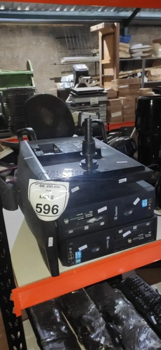 LOTE 596 - 02 CPUS MARCA ITAUTEC E 02 MONITORES MARCA POSITIVO. (NO ESTADO) ATENÇÃO! FAZER A VISITAÇÃO ANTES DE ARREMATAR, NÃO SABEMOS SE FUNCIONA, LEILÃO NÃO TEM GARANTIA E NEM DEVOLUÇÃO, SUJEITO A POSSÍVEIS AVARIAS VISÍVEIS/OCULTAS E/OU AUSÊNCIA DE COMPONENTES.