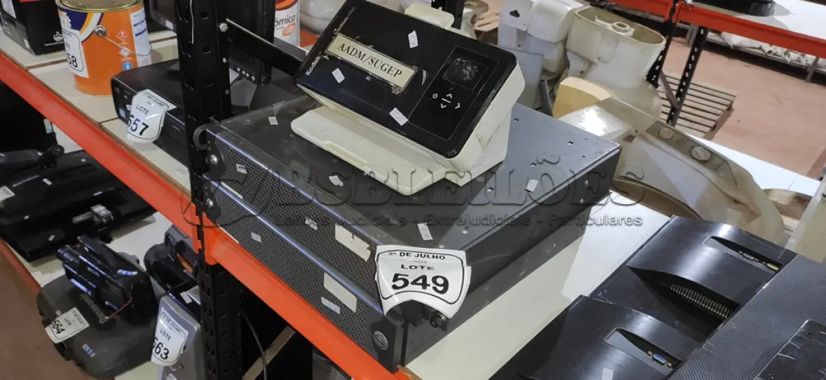 LOTE 549 - 02 GERENCIADORES DE ARMAZENAMENTO EM REDE MARCA PELCO ENDURA E 01 SCANNER MARCA KODAK. (NO ESTADO) ATENÇÃO! FAZER A VISITAÇÃO ANTES DE ARREMATAR, NÃO SABEMOS SE FUNCIONA, LEILÃO NÃO TEM GARANTIA E NEM DEVOLUÇÃO, SUJEITO A POSSÍVEIS AVARIAS VISÍVEIS/OCULTAS E/OU AUSÊNCIA DE COMPONENTES.