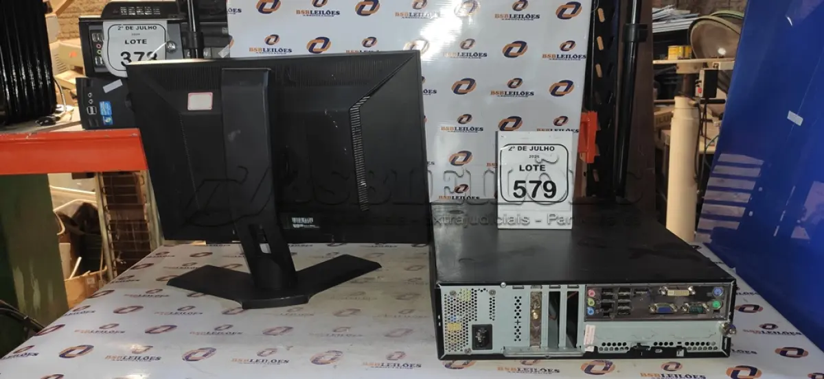 LOTE 579 - 01 MONITOR MARCA DELL E 01 CPU MARCA SAMSUNG. (NO ESTADO) ATENÇÃO! FAZER A VISITAÇÃO ANTES DE ARREMATAR, NÃO SABEMOS SE FUNCIONA, LEILÃO NÃO TEM GARANTIA E NEM DEVOLUÇÃO, SUJEITO A POSSÍVEIS AVARIAS VISÍVEIS/OCULTAS E/OU AUSÊNCIA DE COMPONENTES.