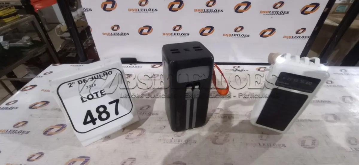 LOTE 487 - 02 POWER BANK. (NO ESTADO) ATENÇÃO! FAZER A VISITAÇÃO ANTES DE ARREMATAR, NÃO SABEMOS SE FUNCIONA, LEILÃO NÃO TEM GARANTIA E NEM DEVOLUÇÃO, SUJEITO A POSSÍVEIS AVARIAS VISÍVEIS/OCULTAS E/OU AUSÊNCIA DE COMPONENTES.