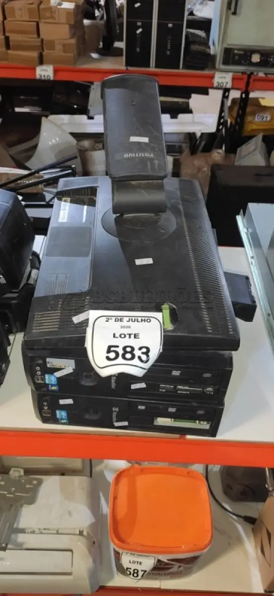 LOTE 583 - 02 CPUS MARCA ITAUTEC E 02 MONITORES MARCA POSITIVO. (NO ESTADO) ATENÇÃO! FAZER A VISITAÇÃO ANTES DE ARREMATAR, NÃO SABEMOS SE FUNCIONA, LEILÃO NÃO TEM GARANTIA E NEM DEVOLUÇÃO, SUJEITO A POSSÍVEIS AVARIAS VISÍVEIS/OCULTAS E/OU AUSÊNCIA DE COMPONENTES.