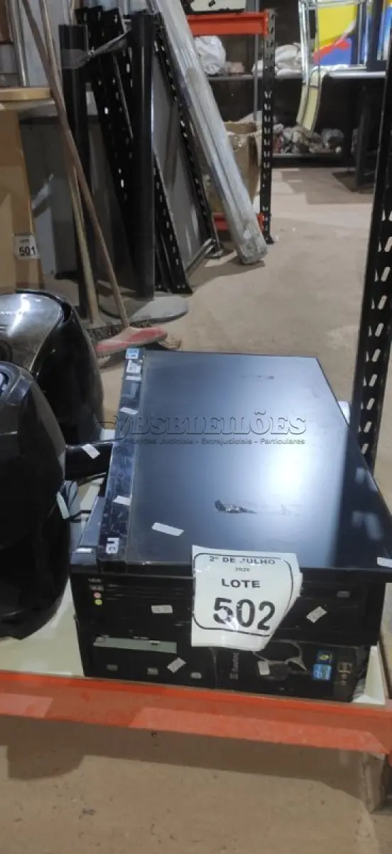 LOTE 502 - 02 CPUS E 01 MONITOR MARCA POSITIVO. (NO ESTADO) ATENÇÃO! FAZER A VISITAÇÃO ANTES DE ARREMATAR, NÃO SABEMOS SE FUNCIONA, LEILÃO NÃO TEM GARANTIA E NEM DEVOLUÇÃO, SUJEITO A POSSÍVEIS AVARIAS VISÍVEIS/OCULTAS E/OU AUSÊNCIA DE COMPONENTES.