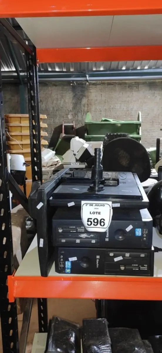 LOTE 596 - 02 CPUS MARCA ITAUTEC E 02 MONITORES MARCA POSITIVO. (NO ESTADO) ATENÇÃO! FAZER A VISITAÇÃO ANTES DE ARREMATAR, NÃO SABEMOS SE FUNCIONA, LEILÃO NÃO TEM GARANTIA E NEM DEVOLUÇÃO, SUJEITO A POSSÍVEIS AVARIAS VISÍVEIS/OCULTAS E/OU AUSÊNCIA DE COMPONENTES.