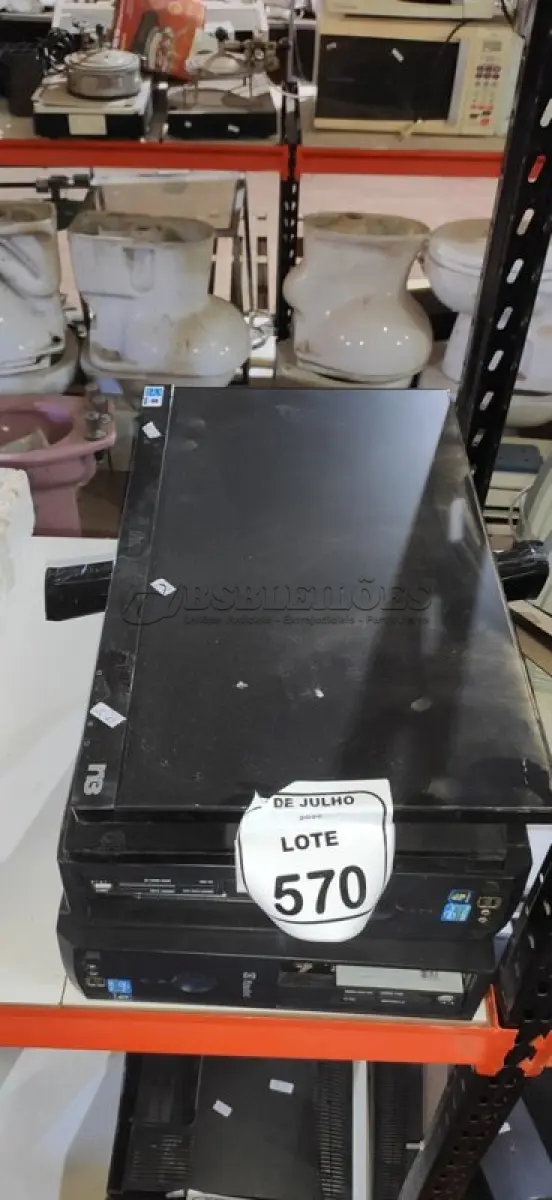 LOTE 570 - 02 MONITORES E 02 CPUSS MARCA ITAUTEC. (NO ESTADO) ATENÇÃO! FAZER A VISITAÇÃO ANTES DE ARREMATAR, NÃO SABEMOS SE FUNCIONA, LEILÃO NÃO TEM GARANTIA E NEM DEVOLUÇÃO, SUJEITO A POSSÍVEIS AVARIAS VISÍVEIS/OCULTAS E/OU AUSÊNCIA DE COMPONENTES.
