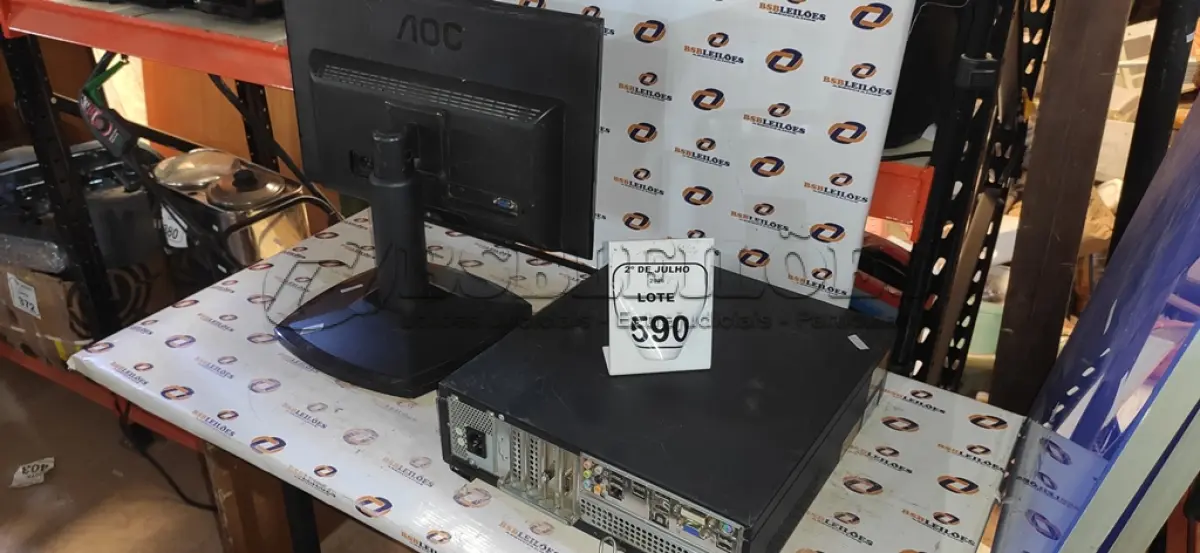 LOTE 590 - 01 MONITOR MARCA AOC E 01 CPU MARCA ITAUTEC. (NO ESTADO) ATENÇÃO! FAZER A VISITAÇÃO ANTES DE ARREMATAR, NÃO SABEMOS SE FUNCIONA, LEILÃO NÃO TEM GARANTIA E NEM DEVOLUÇÃO, SUJEITO A POSSÍVEIS AVARIAS VISÍVEIS/OCULTAS E/OU AUSÊNCIA DE COMPONENTES.