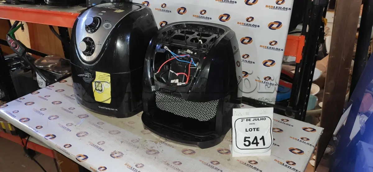 LOTE 541 - 02 AIR FRYER PARA RETIRADA DE PEÇAS MARCA MONDIAL. (NO ESTADO) ATENÇÃO! FAZER A VISITAÇÃO ANTES DE ARREMATAR, NÃO SABEMOS SE FUNCIONA, LEILÃO NÃO TEM GARANTIA E NEM DEVOLUÇÃO, SUJEITO A POSSÍVEIS AVARIAS VISÍVEIS/OCULTAS E/OU AUSÊNCIA DE COMPONENTES.