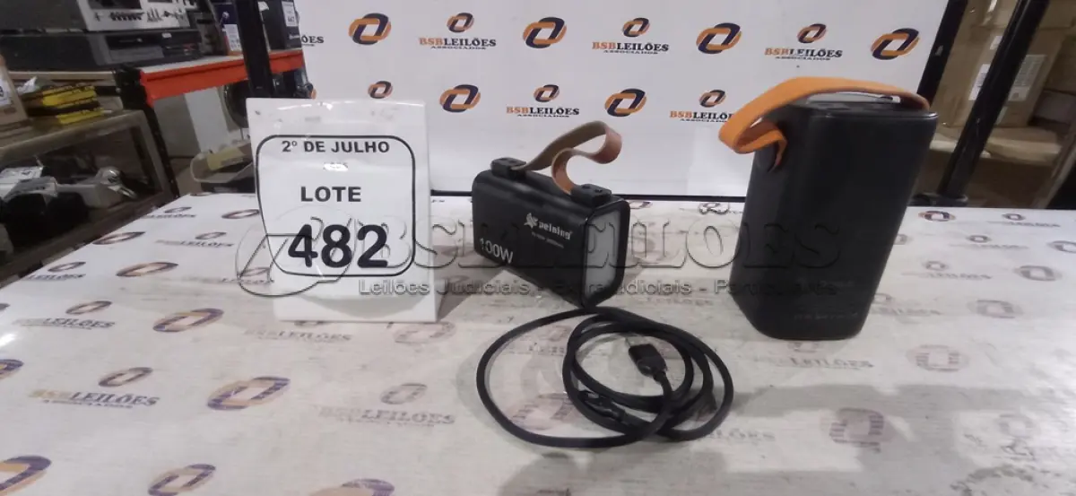 LOTE 482 - 02 POWER BANK. (NO ESTADO) ATENÇÃO! FAZER A VISITAÇÃO ANTES DE ARREMATAR, NÃO SABEMOS SE FUNCIONA, LEILÃO NÃO TEM GARANTIA E NEM DEVOLUÇÃO, SUJEITO A POSSÍVEIS AVARIAS VISÍVEIS/OCULTAS E/OU AUSÊNCIA DE COMPONENTES.