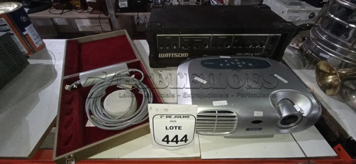 LOTE 444 - 01 CABEÇOTE AMPLIFICADOR MODELO H30 MARCA CICLOTRON, 01 APARELHO ODONTOLÓGICO E 01 PROJETOR. (NO ESTADO) ATENÇÃO! FAZER A VISITAÇÃO ANTES DE ARREMATAR, NÃO SABEMOS SE FUNCIONA, LEILÃO NÃO TEM GARANTIA E NEM DEVOLUÇÃO, SUJEITO A POSSÍVEIS AVARIAS VISÍVEIS/OCULTAS E/OU AUSÊNCIA DE COMPONENTES.