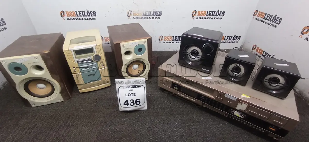 LOTE 436 - 01 APARELHO DE VÍDEO CASSETE, 01 MINI SYSTEM E 04 CAIXAS DE SOM. (NO ESTADO) ATENÇÃO! FAZER A VISITAÇÃO ANTES DE ARREMATAR, NÃO SABEMOS SE FUNCIONA, LEILÃO NÃO TEM GARANTIA E NEM DEVOLUÇÃO, SUJEITO A POSSÍVEIS AVARIAS VISÍVEIS/OCULTAS E/OU AUSÊNCIA DE COMPONENTES.