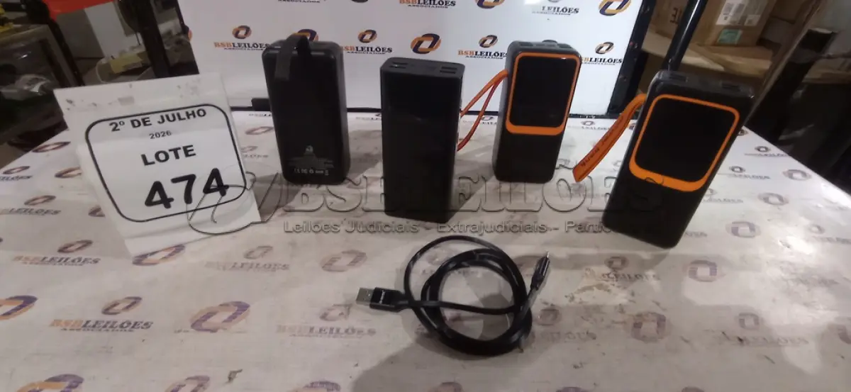 LOTE 474 - 04 POWER BANK DE MARCAS DIVERSAS. (NO ESTADO) ATENÇÃO! FAZER A VISITAÇÃO ANTES DE ARREMATAR, NÃO SABEMOS SE FUNCIONA, LEILÃO NÃO TEM GARANTIA E NEM DEVOLUÇÃO, SUJEITO A POSSÍVEIS AVARIAS VISÍVEIS/OCULTAS E/OU AUSÊNCIA DE COMPONENTES.