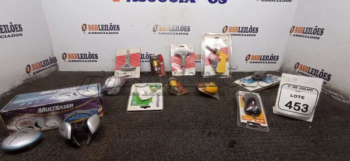LOTE 453 - 01 LOTE COM VÁRIAS CHAVES DE FENDA COM BITS E MOUSE SEM FIO. (NO ESTADO) ATENÇÃO! FAZER A VISITAÇÃO ANTES DE ARREMATAR, NÃO SABEMOS SE FUNCIONA, LEILÃO NÃO TEM GARANTIA E NEM DEVOLUÇÃO, SUJEITO A POSSÍVEIS AVARIAS VISÍVEIS/OCULTAS E/OU AUSÊNCIA DE COMPONENTES.
