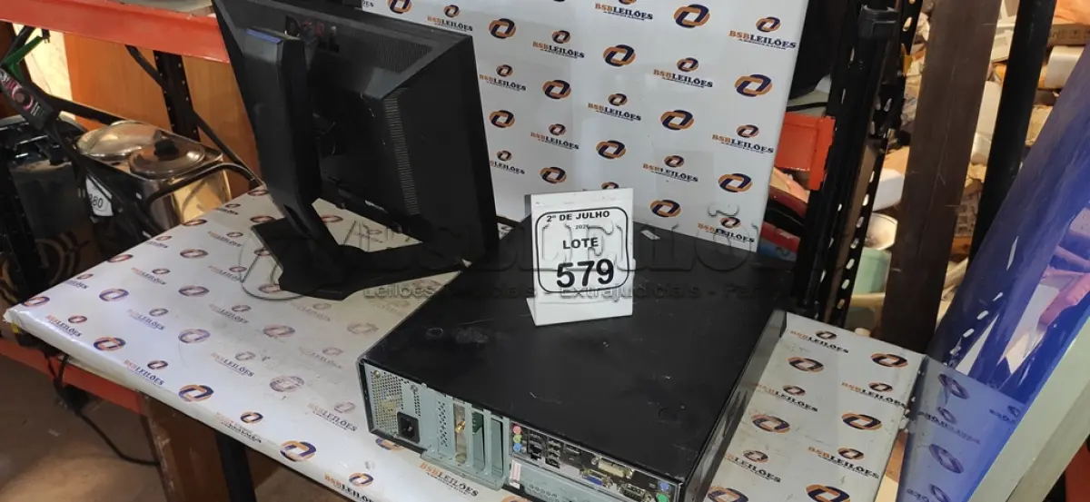 LOTE 579 - 01 MONITOR MARCA DELL E 01 CPU MARCA SAMSUNG. (NO ESTADO) ATENÇÃO! FAZER A VISITAÇÃO ANTES DE ARREMATAR, NÃO SABEMOS SE FUNCIONA, LEILÃO NÃO TEM GARANTIA E NEM DEVOLUÇÃO, SUJEITO A POSSÍVEIS AVARIAS VISÍVEIS/OCULTAS E/OU AUSÊNCIA DE COMPONENTES.