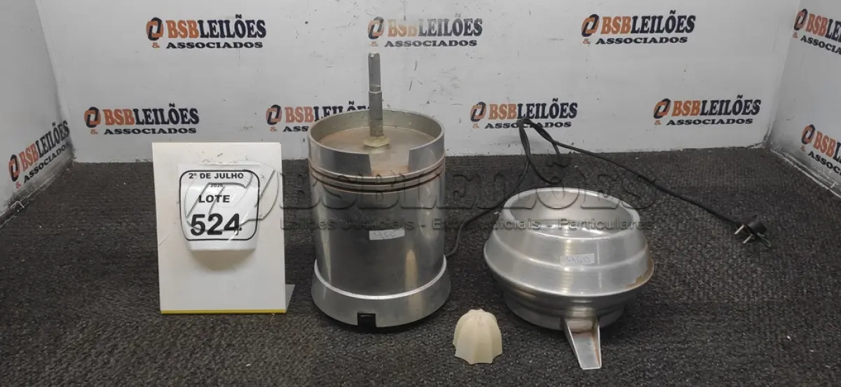 LOTE 524 - 01 ESPREMEDOR DE FRUTAS INDUSTRIAL. (NO ESTADO) ATENÇÃO! FAZER A VISITAÇÃO ANTES DE ARREMATAR, NÃO SABEMOS SE FUNCIONA, LEILÃO NÃO TEM GARANTIA E NEM DEVOLUÇÃO, SUJEITO A POSSÍVEIS AVARIAS VISÍVEIS/OCULTAS E/OU AUSÊNCIA DE COMPONENTES.