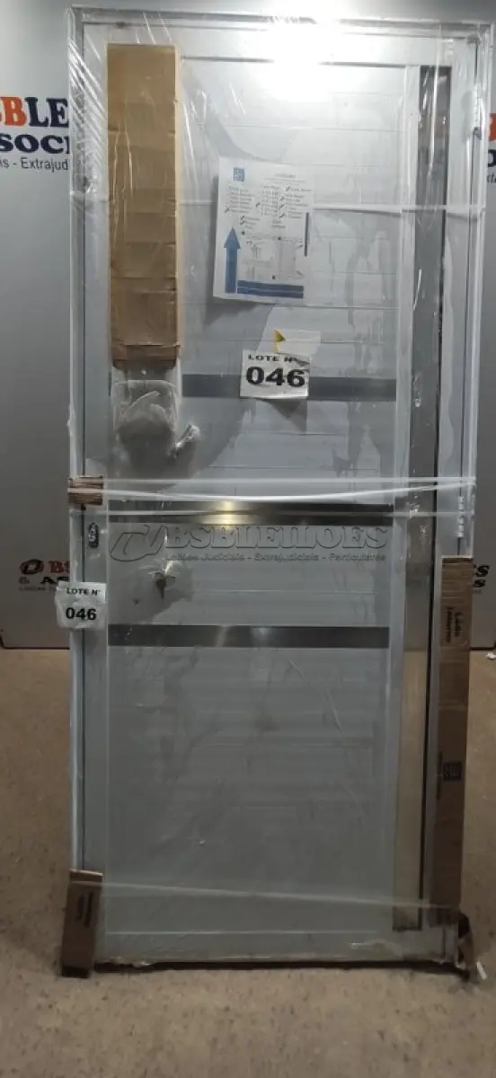 LOTE 046 - 01 PORTA LAMBRIL DE ALUMÍNIO 210 X 90CM COM PUXADOR (NO ESTADO, NÃO SABEMOS SE FUNCIONA. LEILÃO NÃO TEM GARANTIA E NEM DEVOLUÇÃO, SUJEITO A POSSÍVEIS AVARIAS VISÍVEIS/OCULTAS E/OU AUSÊNCIA DE COMPONENTES)