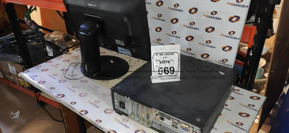 LOTE 569 - 01 MONITOR MARCA E 01 CPU MARCA ITAUTEC. (NO ESTADO) ATENÇÃO! FAZER A VISITAÇÃO ANTES DE ARREMATAR, NÃO SABEMOS SE FUNCIONA, LEILÃO NÃO TEM GARANTIA E NEM DEVOLUÇÃO, SUJEITO A POSSÍVEIS AVARIAS VISÍVEIS/OCULTAS E/OU AUSÊNCIA DE COMPONENTES.