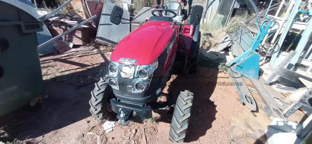 LOTE 602 - 01 TRATOR AGRÍCOLA YAMMAR SOLIS 28 A DIESEL 4X4 3 CILINDROS 26 CV CHASSI JMKSJ1207139G36. (NO ESTADO) ATENÇÃO! FAZER A VISITAÇÃO ANTES DE ARREMATAR, NÃO SABEMOS SE FUNCIONA, LEILÃO NÃO TEM GARANTIA E NEM DEVOLUÇÃO, SUJEITO A POSSÍVEIS AVARIAS VISÍVEIS/OCULTAS E/OU AUSÊNCIA DE COMPONENTES.