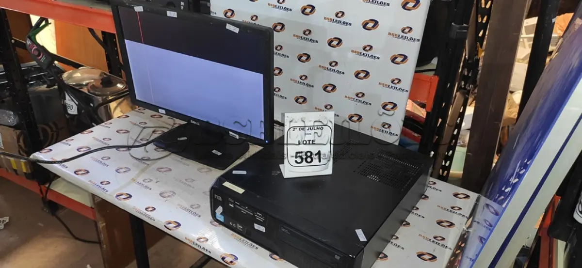 LOTE 581 - 01 MONITOR MARCA DELL E 01 CPU MARCA SAMSUNG. (NO ESTADO) ATENÇÃO! FAZER A VISITAÇÃO ANTES DE ARREMATAR, NÃO SABEMOS SE FUNCIONA, LEILÃO NÃO TEM GARANTIA E NEM DEVOLUÇÃO, SUJEITO A POSSÍVEIS AVARIAS VISÍVEIS/OCULTAS E/OU AUSÊNCIA DE COMPONENTES.