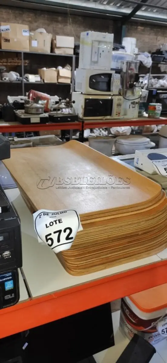LOTE 572 - 20 PLACAS DE MADEIRA. (NO ESTADO) ATENÇÃO! FAZER A VISITAÇÃO ANTES DE ARREMATAR, NÃO SABEMOS SE FUNCIONA, LEILÃO NÃO TEM GARANTIA E NEM DEVOLUÇÃO, SUJEITO A POSSÍVEIS AVARIAS VISÍVEIS/OCULTAS E/OU AUSÊNCIA DE COMPONENTES.