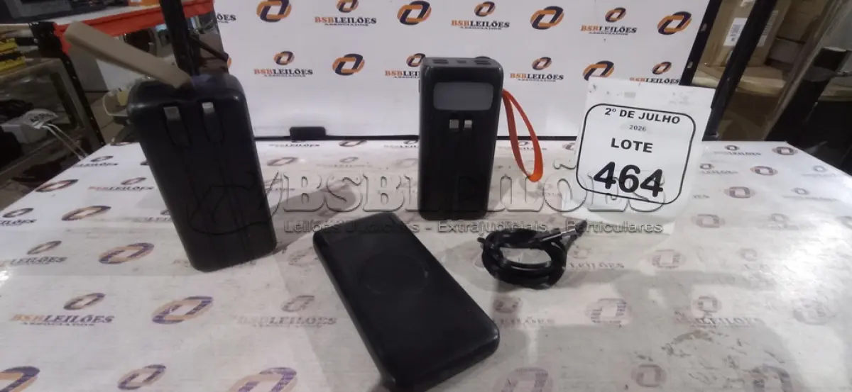 LOTE 464 - 03 POWER BANK DE MARCAS DIVERSAS. (NO ESTADO) ATENÇÃO! FAZER A VISITAÇÃO ANTES DE ARREMATAR, NÃO SABEMOS SE FUNCIONA, LEILÃO NÃO TEM GARANTIA E NEM DEVOLUÇÃO, SUJEITO A POSSÍVEIS AVARIAS VISÍVEIS/OCULTAS E/OU AUSÊNCIA DE COMPONENTES.