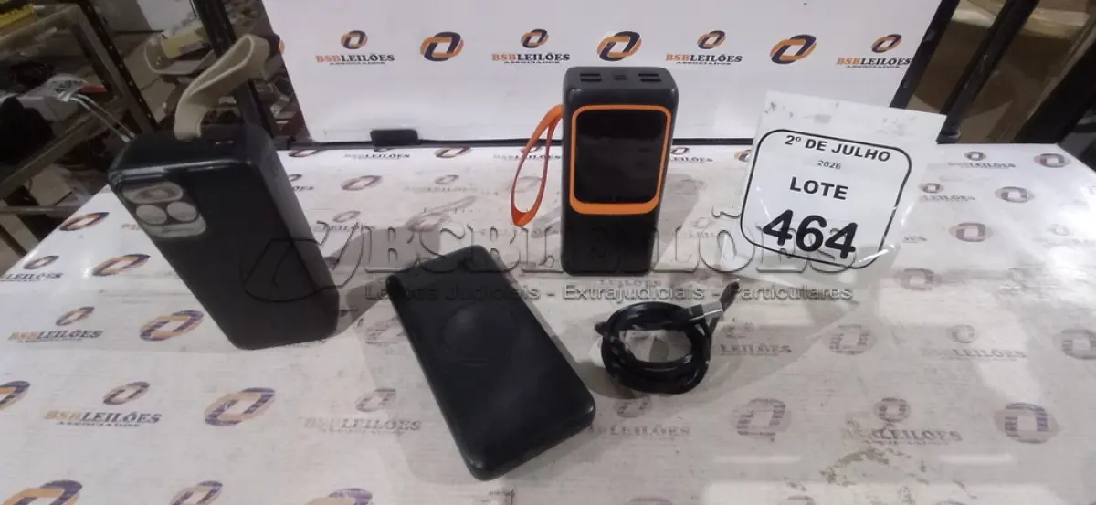 LOTE 464 - 03 POWER BANK DE MARCAS DIVERSAS. (NO ESTADO) ATENÇÃO! FAZER A VISITAÇÃO ANTES DE ARREMATAR, NÃO SABEMOS SE FUNCIONA, LEILÃO NÃO TEM GARANTIA E NEM DEVOLUÇÃO, SUJEITO A POSSÍVEIS AVARIAS VISÍVEIS/OCULTAS E/OU AUSÊNCIA DE COMPONENTES.