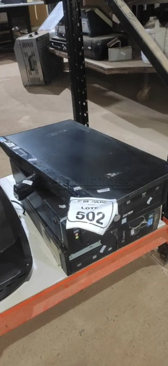 LOTE 502 - 02 CPUS E 01 MONITOR MARCA POSITIVO. (NO ESTADO) ATENÇÃO! FAZER A VISITAÇÃO ANTES DE ARREMATAR, NÃO SABEMOS SE FUNCIONA, LEILÃO NÃO TEM GARANTIA E NEM DEVOLUÇÃO, SUJEITO A POSSÍVEIS AVARIAS VISÍVEIS/OCULTAS E/OU AUSÊNCIA DE COMPONENTES.