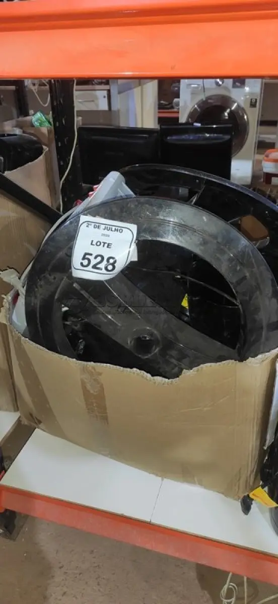 LOTE 528 - 01 LOTE COM VÁRIAS PEÇAS DE LIQUIDIFICADORES E ELETRODOMÉSTICOS DIVERSOS PARA RETIRADA DE PEÇAS. (NO ESTADO) ATENÇÃO! FAZER A VISITAÇÃO ANTES DE ARREMATAR, NÃO SABEMOS SE FUNCIONA, LEILÃO NÃO TEM GARANTIA E NEM DEVOLUÇÃO, SUJEITO A POSSÍVEIS AVARIAS VISÍVEIS/OCULTAS E/OU AUSÊNCIA DE COMPONENTES.