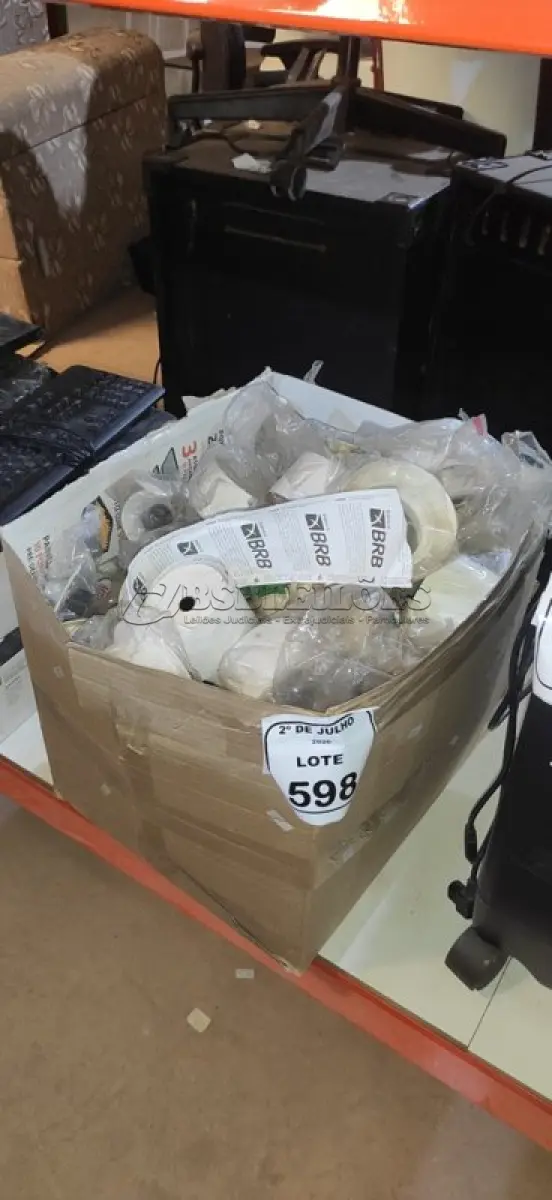 LOTE 598 - 01 LOTE COM GRANDE QUANTIDADE DE ACOPLAMENTOS E BASE DE LIQUIDIFICADORES. (NO ESTADO) ATENÇÃO! FAZER A VISITAÇÃO ANTES DE ARREMATAR, NÃO SABEMOS SE FUNCIONA, LEILÃO NÃO TEM GARANTIA E NEM DEVOLUÇÃO, SUJEITO A POSSÍVEIS AVARIAS VISÍVEIS/OCULTAS E/OU AUSÊNCIA DE COMPONENTES.