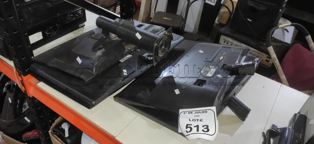 LOTE 513 - 05 MONITORES DE MARCAS E MODELOS DIVERSOS. (NO ESTADO) ATENÇÃO! FAZER A VISITAÇÃO ANTES DE ARREMATAR, NÃO SABEMOS SE FUNCIONA, LEILÃO NÃO TEM GARANTIA E NEM DEVOLUÇÃO, SUJEITO A POSSÍVEIS AVARIAS VISÍVEIS/OCULTAS E/OU AUSÊNCIA DE COMPONENTES.
