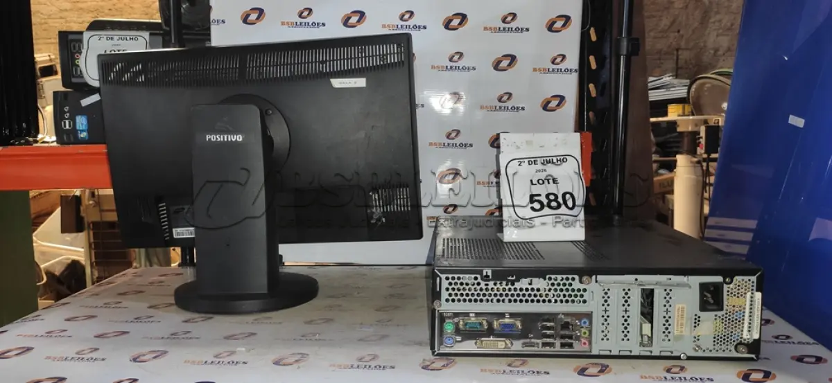 LOTE 580 - 01 MONITOR MARCA POSITIVO E 01 CPU MARCA SAMSUNG. (NO ESTADO) ATENÇÃO! FAZER A VISITAÇÃO ANTES DE ARREMATAR, NÃO SABEMOS SE FUNCIONA, LEILÃO NÃO TEM GARANTIA E NEM DEVOLUÇÃO, SUJEITO A POSSÍVEIS AVARIAS VISÍVEIS/OCULTAS E/OU AUSÊNCIA DE COMPONENTES.