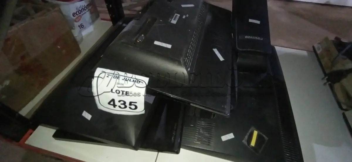 LOTE 435 - 05 MONITORES DE MARCAS E MODELOS DIVERSOS. (NO ESTADO) ATENÇÃO! FAZER A VISITAÇÃO ANTES DE ARREMATAR, NÃO SABEMOS SE FUNCIONA, LEILÃO NÃO TEM GARANTIA E NEM DEVOLUÇÃO, SUJEITO A POSSÍVEIS AVARIAS VISÍVEIS/OCULTAS E/OU AUSÊNCIA DE COMPONENTES.