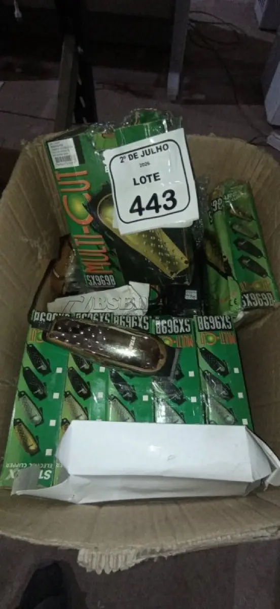 LOTE 443 - 01 LOTE COM VÁRIAS MÁQUINAS DE CORTAR CABELO MARCA STAREX. (NO ESTADO) ATENÇÃO! FAZER A VISITAÇÃO ANTES DE ARREMATAR, NÃO SABEMOS SE FUNCIONA, LEILÃO NÃO TEM GARANTIA E NEM DEVOLUÇÃO, SUJEITO A POSSÍVEIS AVARIAS VISÍVEIS/OCULTAS E/OU AUSÊNCIA DE COMPONENTES.
