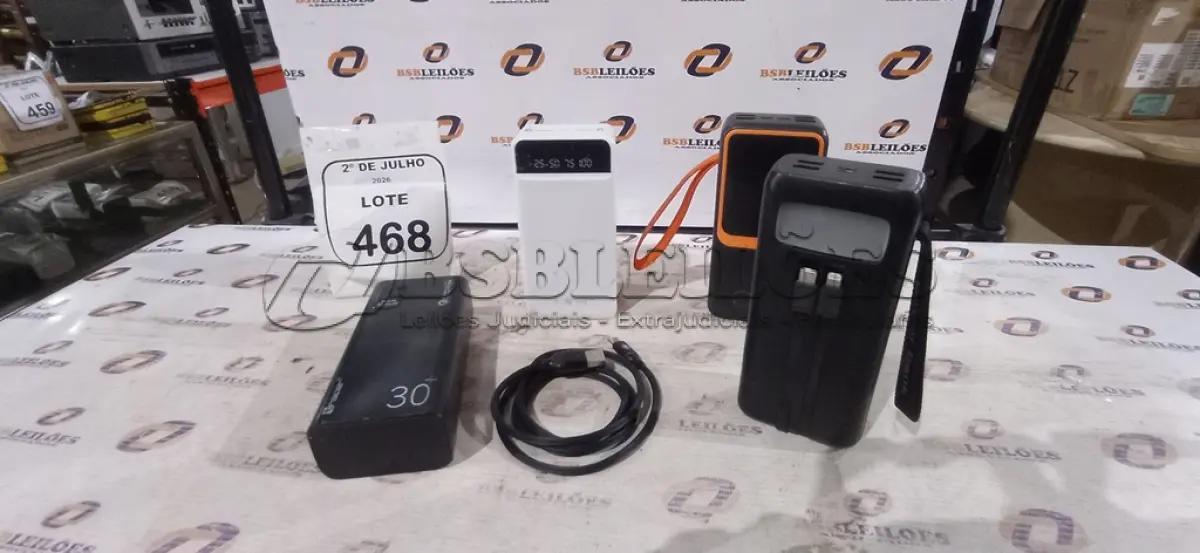 LOTE 468 - 04 POWER BANK DE MARCAS DIVERSAS. (NO ESTADO) ATENÇÃO! FAZER A VISITAÇÃO ANTES DE ARREMATAR, NÃO SABEMOS SE FUNCIONA, LEILÃO NÃO TEM GARANTIA E NEM DEVOLUÇÃO, SUJEITO A POSSÍVEIS AVARIAS VISÍVEIS/OCULTAS E/OU AUSÊNCIA DE COMPONENTES.