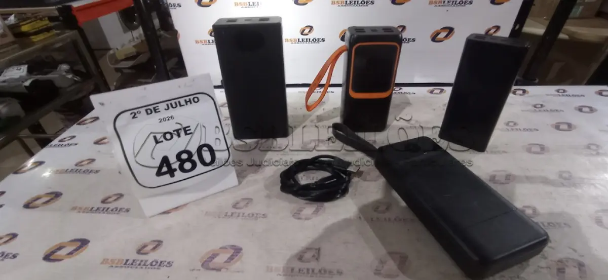 LOTE 480 - 04 POWER BANK DE MARCAS DIVERSAS. (NO ESTADO) ATENÇÃO! FAZER A VISITAÇÃO ANTES DE ARREMATAR, NÃO SABEMOS SE FUNCIONA, LEILÃO NÃO TEM GARANTIA E NEM DEVOLUÇÃO, SUJEITO A POSSÍVEIS AVARIAS VISÍVEIS/OCULTAS E/OU AUSÊNCIA DE COMPONENTES.