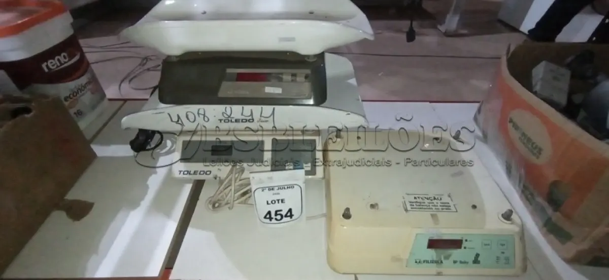 LOTE 454 - 02 BALANÇAS PEDIÁTRICAS. (NO ESTADO) ATENÇÃO! FAZER A VISITAÇÃO ANTES DE ARREMATAR, NÃO SABEMOS SE FUNCIONA, LEILÃO NÃO TEM GARANTIA E NEM DEVOLUÇÃO, SUJEITO A POSSÍVEIS AVARIAS VISÍVEIS/OCULTAS E/OU AUSÊNCIA DE COMPONENTES.