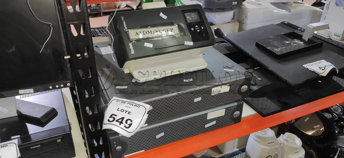 LOTE 549 - 02 GERENCIADORES DE ARMAZENAMENTO EM REDE MARCA PELCO ENDURA E 01 SCANNER MARCA KODAK. (NO ESTADO) ATENÇÃO! FAZER A VISITAÇÃO ANTES DE ARREMATAR, NÃO SABEMOS SE FUNCIONA, LEILÃO NÃO TEM GARANTIA E NEM DEVOLUÇÃO, SUJEITO A POSSÍVEIS AVARIAS VISÍVEIS/OCULTAS E/OU AUSÊNCIA DE COMPONENTES.