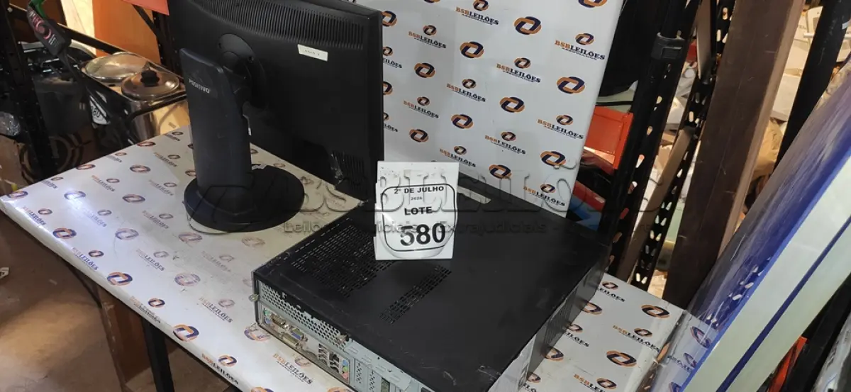 LOTE 580 - 01 MONITOR MARCA POSITIVO E 01 CPU MARCA SAMSUNG. (NO ESTADO) ATENÇÃO! FAZER A VISITAÇÃO ANTES DE ARREMATAR, NÃO SABEMOS SE FUNCIONA, LEILÃO NÃO TEM GARANTIA E NEM DEVOLUÇÃO, SUJEITO A POSSÍVEIS AVARIAS VISÍVEIS/OCULTAS E/OU AUSÊNCIA DE COMPONENTES.