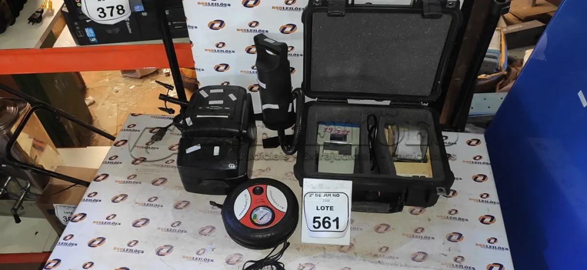 LOTE 561 - 01 COMPRESSOR DE AR 12V, 02 IMPRESSORAS TÉRMICA, 01 BOMBA DE AR E 01 CASE COM ETILÔMETRO. (NO ESTADO) ATENÇÃO! FAZER A VISITAÇÃO ANTES DE ARREMATAR, NÃO SABEMOS SE FUNCIONA, LEILÃO NÃO TEM GARANTIA E NEM DEVOLUÇÃO, SUJEITO A POSSÍVEIS AVARIAS VISÍVEIS/OCULTAS E/OU AUSÊNCIA DE COMPONENTES.