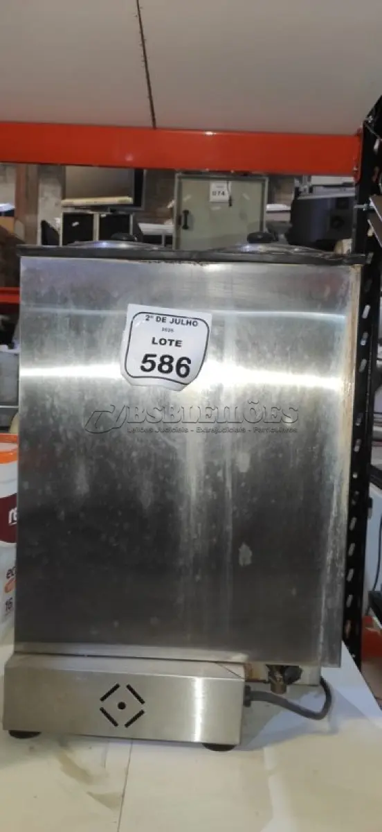 LOTE 586 - 01 CAFETEIRA INDUSTRIAL. (NO ESTADO) ATENÇÃO! FAZER A VISITAÇÃO ANTES DE ARREMATAR, NÃO SABEMOS SE FUNCIONA, LEILÃO NÃO TEM GARANTIA E NEM DEVOLUÇÃO, SUJEITO A POSSÍVEIS AVARIAS VISÍVEIS/OCULTAS E/OU AUSÊNCIA DE COMPONENTES.
