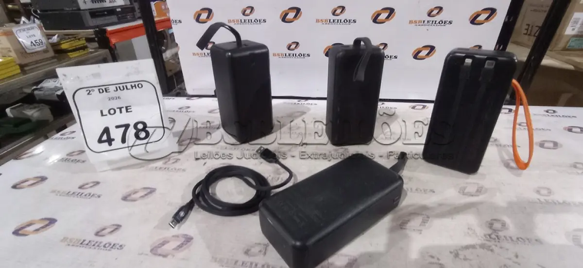 LOTE 478 - 04 POWER BANK DE MARCAS DIVERSAS. (NO ESTADO) ATENÇÃO! FAZER A VISITAÇÃO ANTES DE ARREMATAR, NÃO SABEMOS SE FUNCIONA, LEILÃO NÃO TEM GARANTIA E NEM DEVOLUÇÃO, SUJEITO A POSSÍVEIS AVARIAS VISÍVEIS/OCULTAS E/OU AUSÊNCIA DE COMPONENTES.