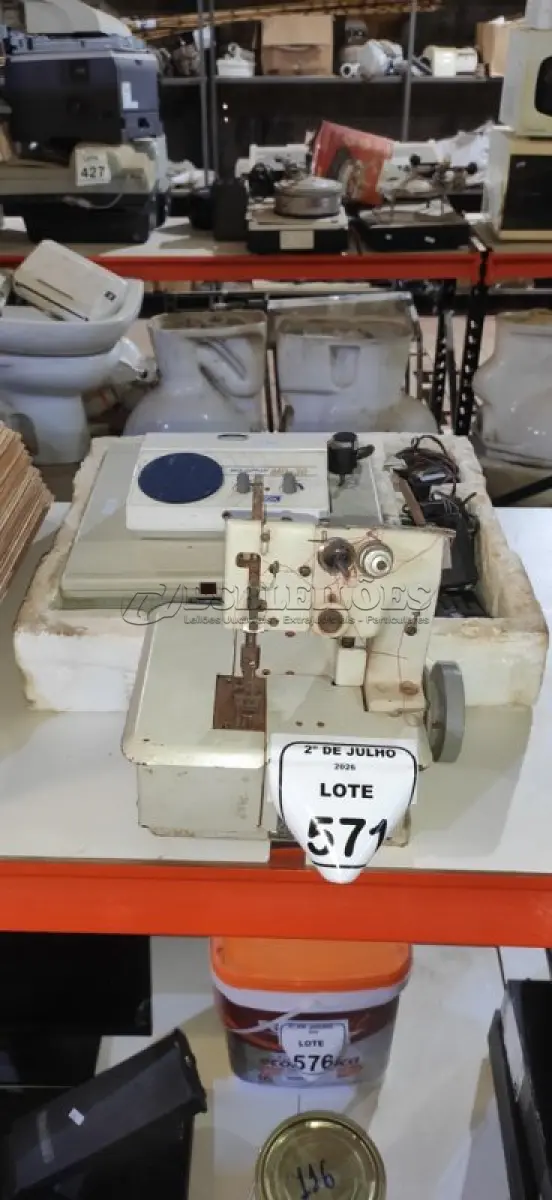 LOTE 571 - 01 MÁQUINA DE COSTURA MARCA BRACOB E 03 APARELHOS LABORATORIAIS DIVERSOS. (NO ESTADO) ATENÇÃO! FAZER A VISITAÇÃO ANTES DE ARREMATAR, NÃO SABEMOS SE FUNCIONA, LEILÃO NÃO TEM GARANTIA E NEM DEVOLUÇÃO, SUJEITO A POSSÍVEIS AVARIAS VISÍVEIS/OCULTAS E/OU AUSÊNCIA DE COMPONENTES.