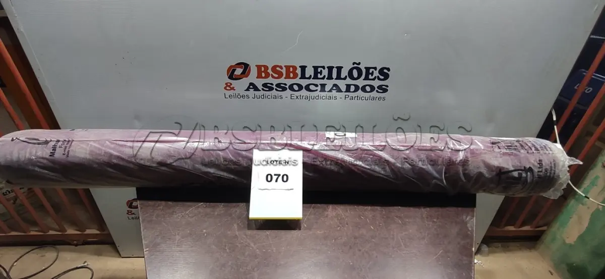 LOTE 070 - 01 ROLO DE TECIDO COTTON GOLD RAMADO ESCURO - 96% ALGODÃO 4% ELASTANO COR 102068 MENDONZA 15,18KG (NO ESTADO, NÃO SABEMOS SE FUNCIONA. LEILÃO NÃO TEM GARANTIA E NEM DEVOLUÇÃO, SUJEITO A POSSÍVEIS AVARIAS VISÍVEIS/OCULTAS E/OU AUSÊNCIA DE COMPONENTES)