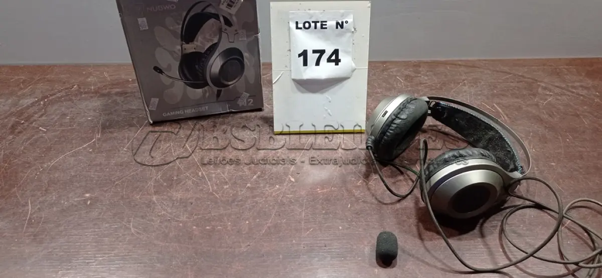 LOTE 174 - 01HEADSET GAMER COM MICROFONE MARCA NUBWO. (NO ESTADO) ATENÇÃO! FAZER A VISITAÇÃO ANTES DE ARREMATAR, NÃO SABEMOS SE FUNCIONA, LEILÃO NÃO TEM GARANTIA E NEM DEVOLUÇÃO, SUJEITO A POSSÍVEIS AVARIAS VISÍVEIS/OCULTAS E/OU AUSÊNCIA DE COMPONENTES.