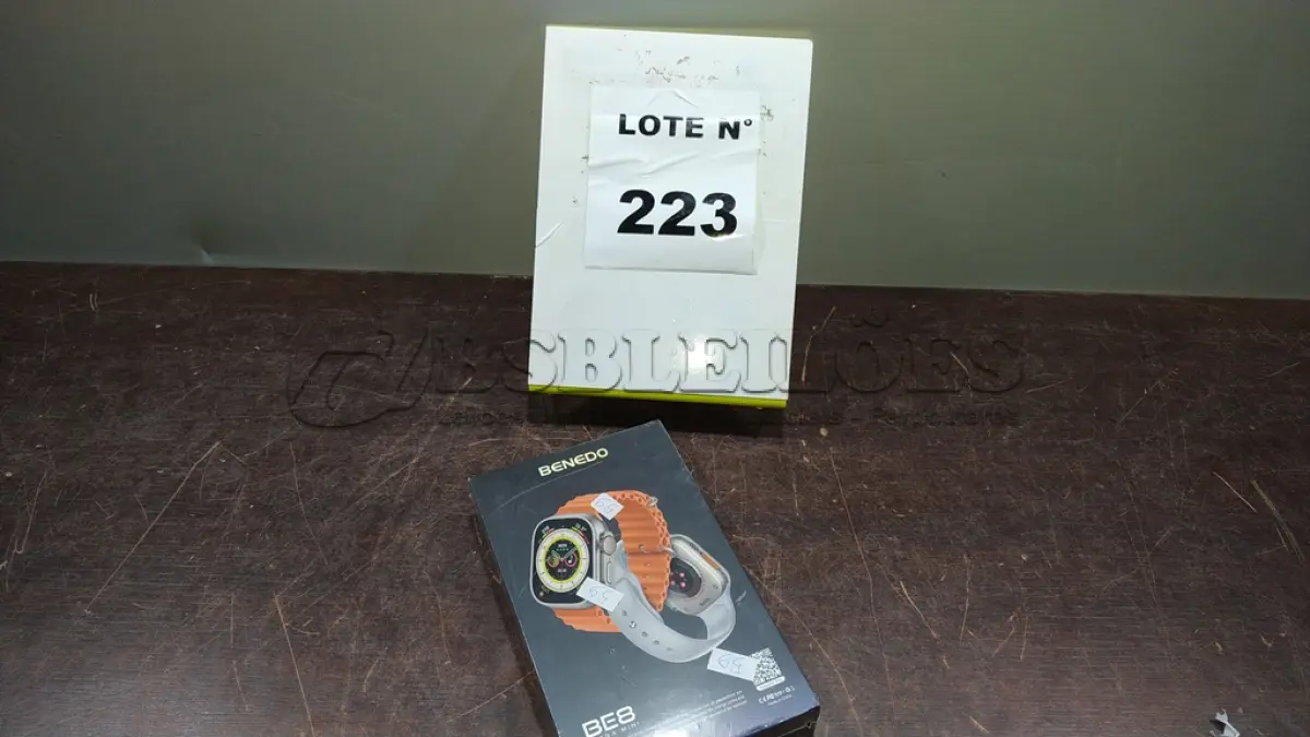 LOTE 223 - 01 SMART WATCH BENEDO BE8 ULTRA MINI NA COR PRETO. (NO ESTADO, NÃO SABEMOS SE FUNCIONA. LEILÃO NÃO TEM GARANTIA E NEM DEVOLUÇÃO, SUJEITO A POSSÍVEIS AVARIAS VISÍVEIS/OCULTAS E/OU AUSÊNCIA DE COMPONENTES)