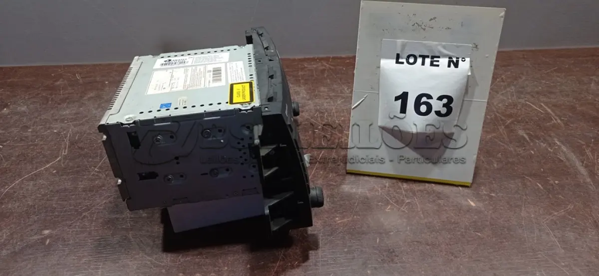 LOTE 163 - 01 APARELHO DE SOM MULTIMIDIA AUTOMOTIVO. (NO ESTADO) ATENÇÃO! FAZER A VISITAÇÃO ANTES DE ARREMATAR, NÃO SABEMOS SE FUNCIONA, LEILÃO NÃO TEM GARANTIA E NEM DEVOLUÇÃO, SUJEITO A POSSÍVEIS AVARIAS VISÍVEIS/OCULTAS E/OU AUSÊNCIA DE COMPONENTES.