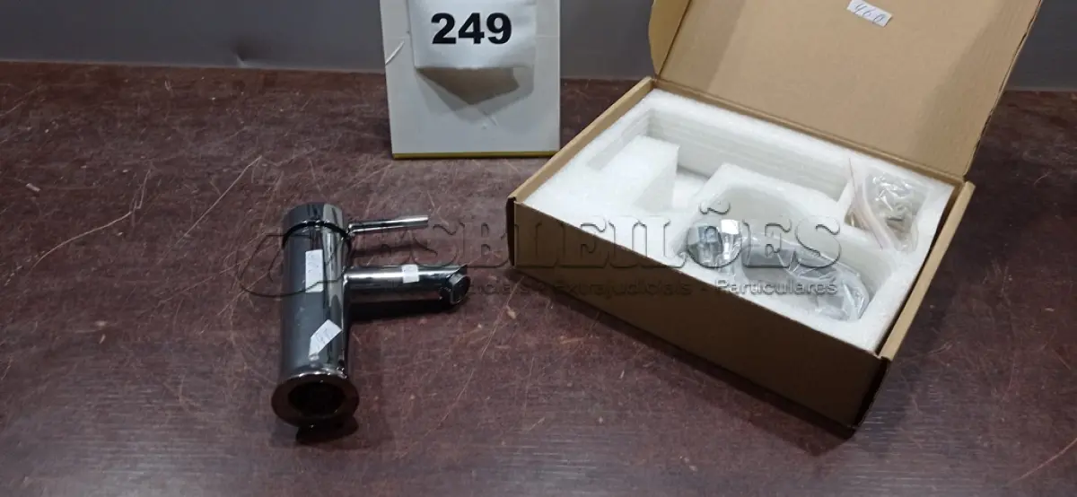 LOTE 249 - 01 TORNEIRA MISTURADOR MARCA PRIZI COM ACESSÓRIOS. (NO ESTADO) ATENÇÃO! FAZER A VISITAÇÃO ANTES DE ARREMATAR, NÃO SABEMOS SE FUNCIONA, LEILÃO NÃO TEM GARANTIA E NEM DEVOLUÇÃO, SUJEITO A POSSÍVEIS AVARIAS VISÍVEIS/OCULTAS E/OU AUSÊNCIA DE COMPONENTES.