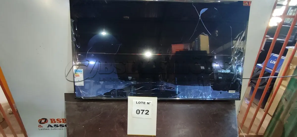 LOTE 072 - 01 SMART TV LED 4K UHD 55" TCL (NO ESTADO, NÃO SABEMOS SE FUNCIONA. LEILÃO NÃO TEM GARANTIA E NEM DEVOLUÇÃO, SUJEITO A POSSÍVEIS AVARIAS VISÍVEIS/OCULTAS E/OU AUSÊNCIA DE COMPONENTES)