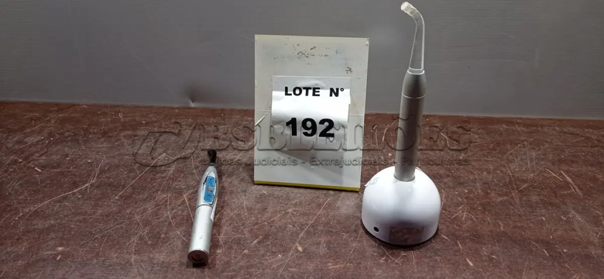 LOTE 192 -  02 FOTOPOLIMERIZADOR ODONTOLOGICO.  (NO ESTADO, NÃO SABEMOS SE FUNCIONA. LEILÃO NÃO TEM GARANTIA E NEM DEVOLUÇÃO, SUJEITO A POSSÍVEIS AVARIAS VISÍVEIS/OCULTAS E/OU AUSÊNCIA DE COMPONENTES)